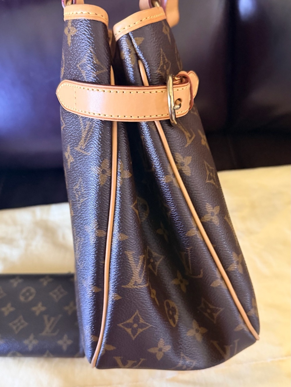Authentic Louis Vuitton Brown Monogram tote with medium wallet - Picture 4 of 14